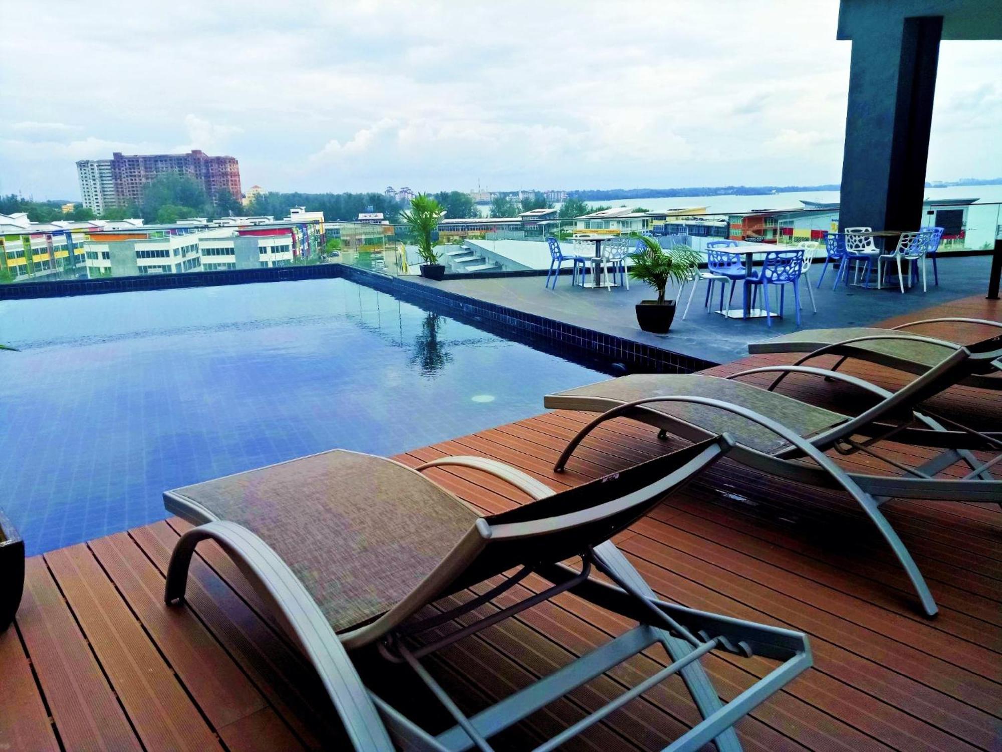 Pd Seaview Sunset Cozy Staycation With Pool & Netflix, Private Unit Apartment