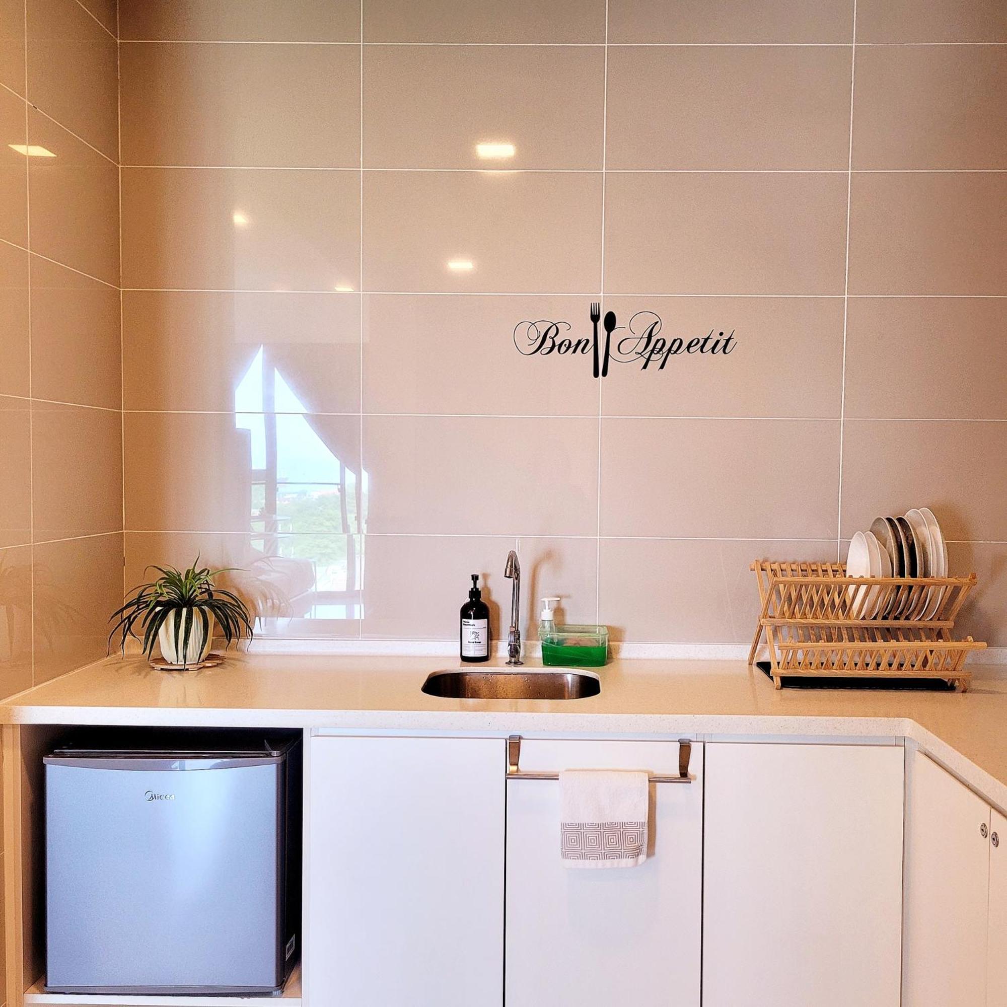 Pd Seaview Sunset Cozy Staycation With Pool & Netflix, Private Unit Apartment Port Dickson